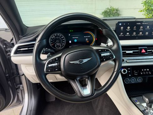 Used 2025 Genesis G70 2.5T image 30