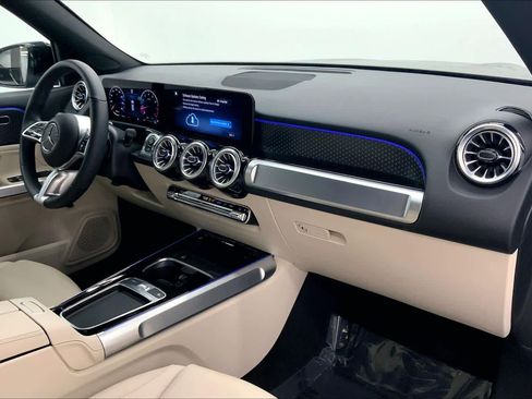Used 2025 Mercedes-Benz GLB 250 image 10