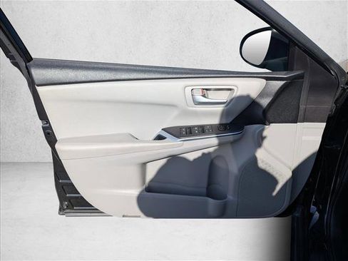 Used 2016 Toyota Camry SE image 22