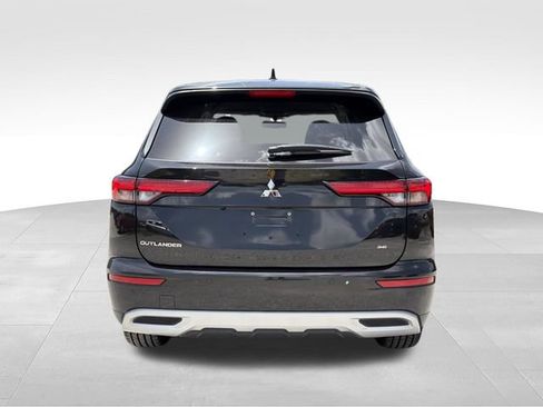 Used 2023 Mitsubishi Outlander SE FWD image 4