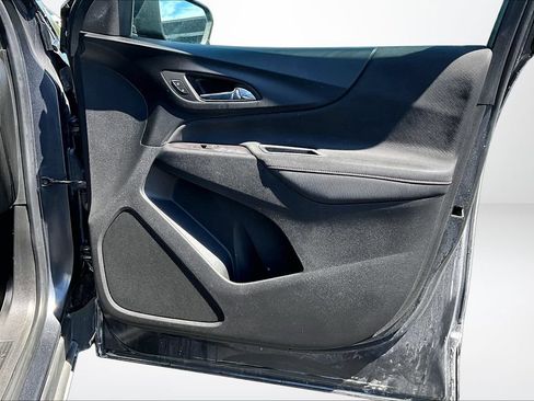 Used 2022 Chevrolet Equinox RS w/ LPO, Floor Liner Package FWD image 23