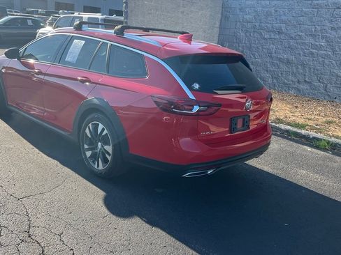 Used 2018 Buick Regal Essence AWD/4WD image 7