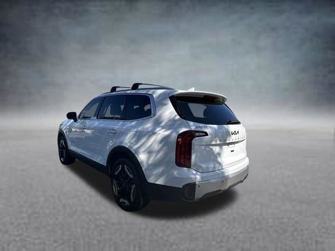 Used 2024 Kia Telluride S FWD image 5