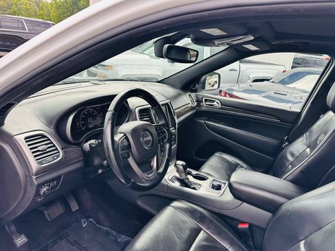 Used 2018 Jeep Grand Cherokee Overland AWD/4WD image 23