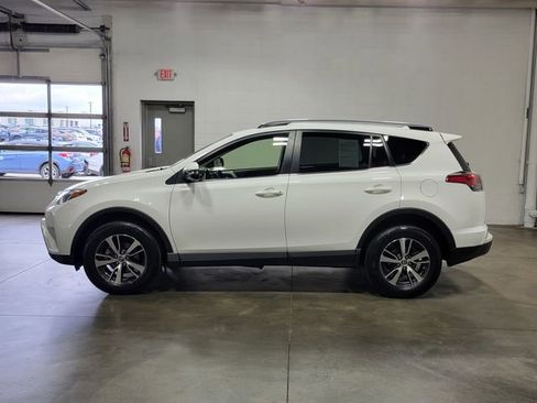 Used 2017 Toyota RAV4 XLE AWD/4WD image 8