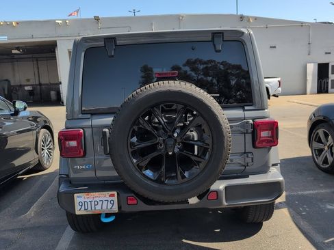 Used 2023 Jeep Wrangler Unlimited Sahara AWD/4WD image 5