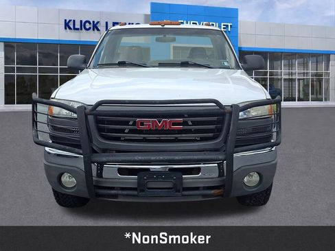 Used 2006 GMC Sierra 2500 W/T w/ Snow Plow Prep Package AWD/4WD image 2