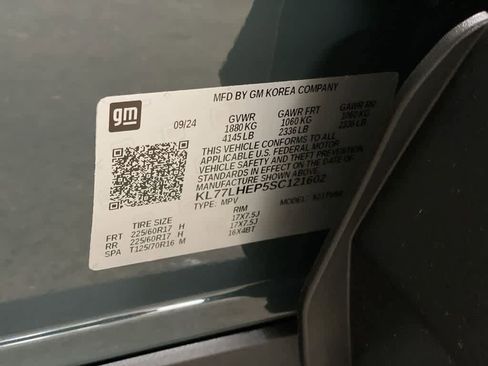 Used 2025 Chevrolet Trax LT w/ Driver Confidence Package image 32