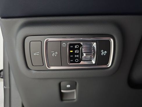 Used 2025 Lincoln Nautilus Reserve AWD/4WD image 22