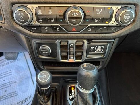 Used 2024 Jeep Gladiator Sport AWD/4WD image 16