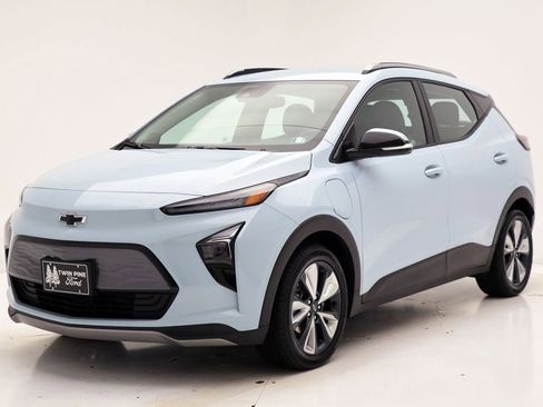 Used 2023 Chevrolet Bolt EUV LT w/ Convenience Package image 2