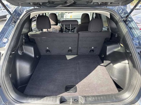 Used 2020 Jeep Cherokee Latitude FWD image 13
