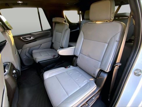 Used 2021 GMC Yukon SLT w/ SLT Premium Package RWD image 18