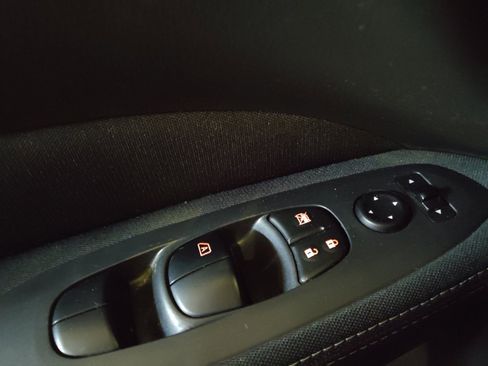 Used 2017 Nissan Pathfinder S AWD/4WD image 27