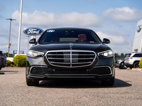 Used 2024 Mercedes-Benz S 580 4MATIC Sedan image 2