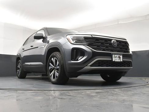 Used 2024 Volkswagen Atlas Cross Sport SE image 19