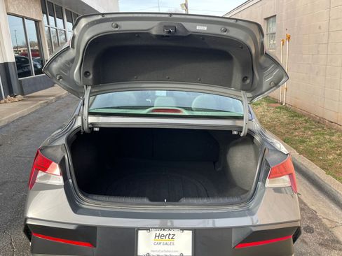 Used 2025 Hyundai Elantra SEL image 32