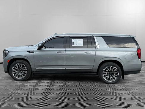 Used 2023 GMC Yukon XL Denali Ultimate AWD/4WD image 8