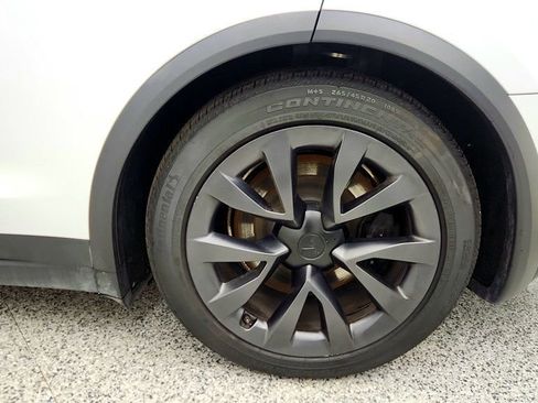 Used 2023 Tesla Model X image 9