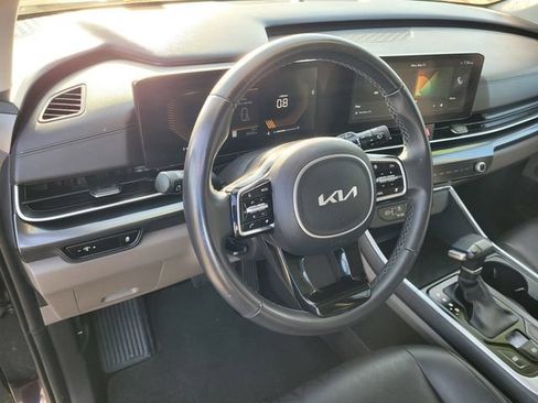 Used 2025 Kia Carnival FWD image 23