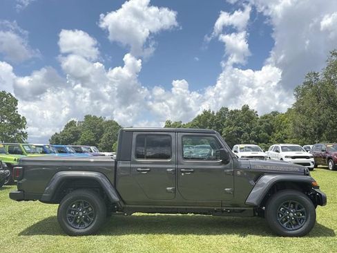 New 2026 Jeep Gladiator Sport AWD/4WD image 4