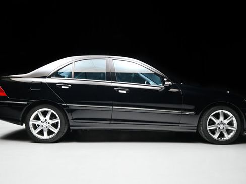 Used 2003 Mercedes-Benz C 230 Sedan image 2