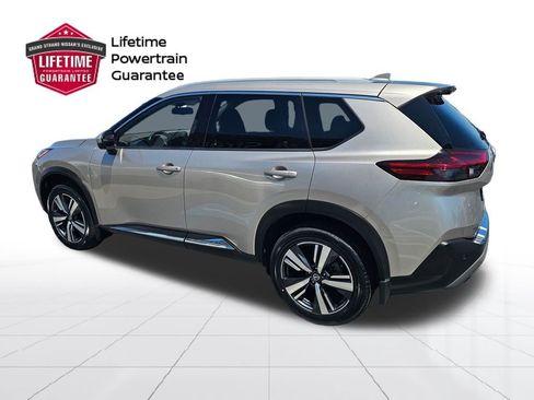 Used 2021 Nissan Rogue SL w/ Premium Package image 3