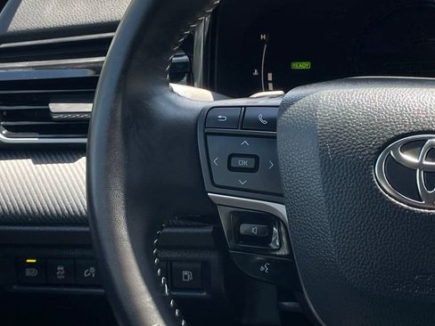 Used 2025 Toyota Camry SE FWD image 13