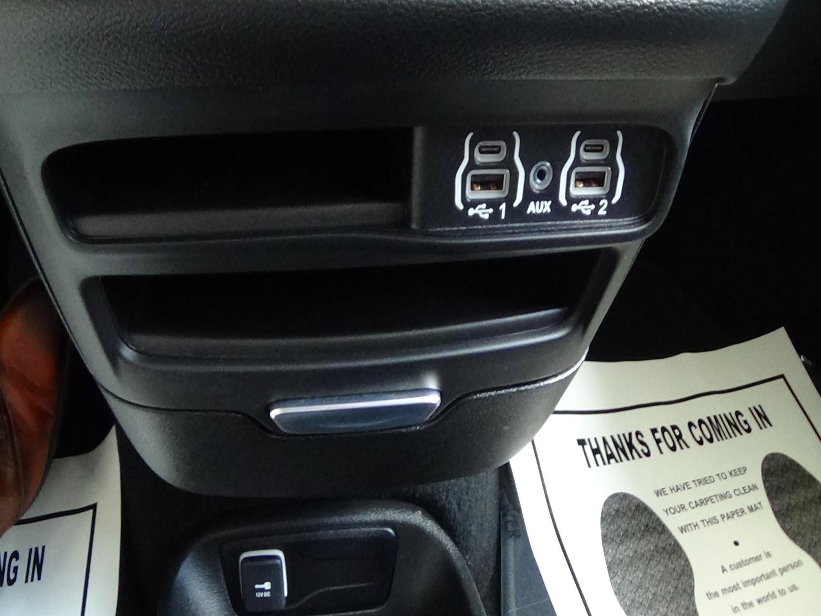 Certified 2025 Chrysler Pacifica Select FWD image 29