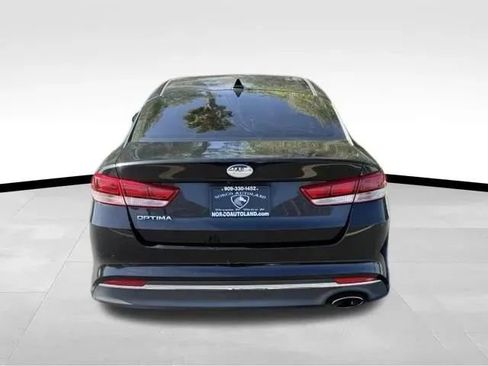 Used 2018 Kia Optima LX w/ 17" Alloy Wheels Package FWD image 5