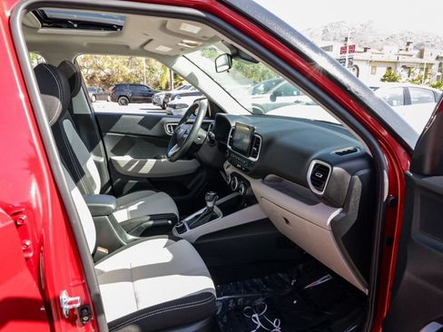 Used 2025 Hyundai Venue SEL FWD image 22