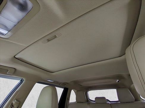 Used 2019 Toyota Highlander XLE AWD/4WD image 16