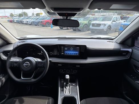 Used 2025 Nissan Kicks S image 23