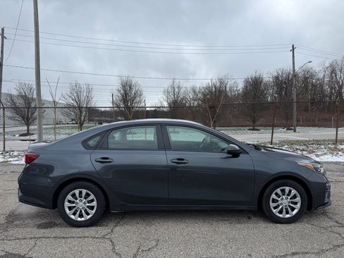 Used 2019 Kia Forte FE image 2