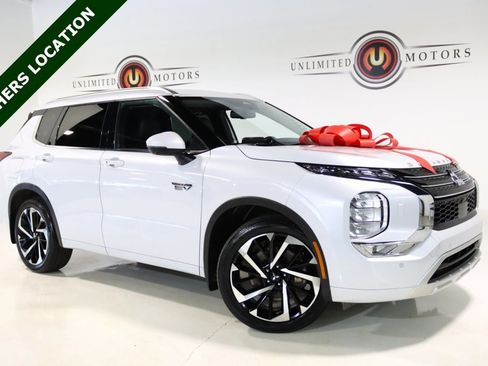 Used 2024 Mitsubishi Outlander 4WD Plug-In Hybrid image 1