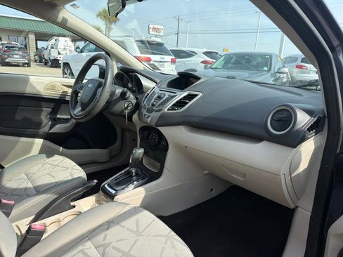 Used 2013 Ford Fiesta SE image 19