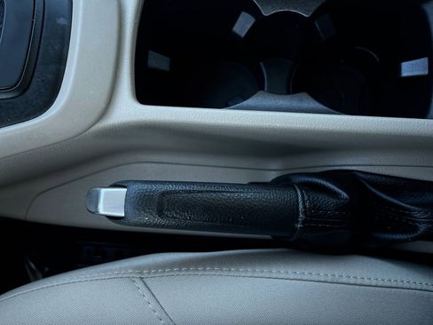 Used 2018 Ford Focus SE image 25