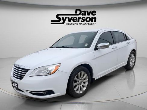 Used 2014 Chrysler 200 Limited image 1