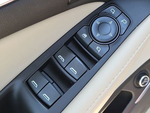 Used 2019 Buick Enclave Premium FWD image 18