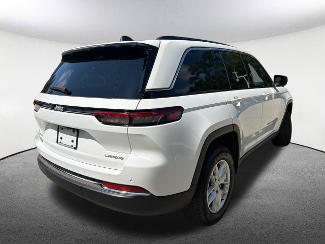 Used 2025 Jeep Grand Cherokee Laredo X w/ Luxury Tech Group I AWD/4WD image 14