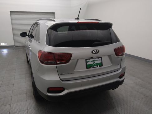 Used 2019 Kia Sorento S FWD image 6