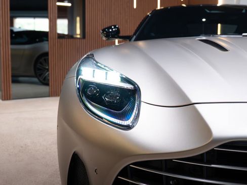 Used 2024 Aston Martin DB12 Coupe RWD image 40