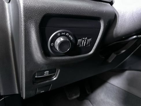 Used 2024 Jeep Grand Cherokee Altitude AWD/4WD image 18