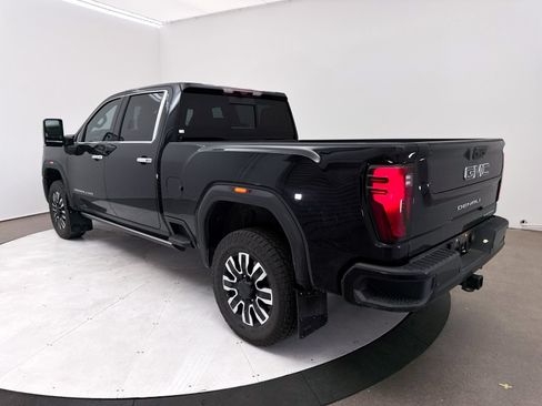 Used 2024 GMC Sierra 3500 Denali Ultimate AWD/4WD image 18