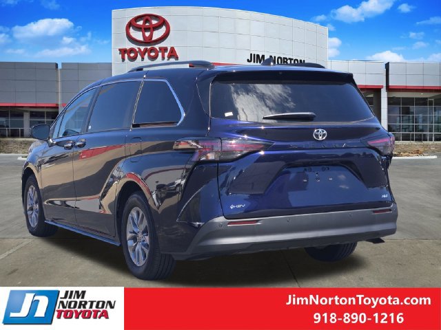 Used 2026 Toyota Sienna XLE FWD image 5