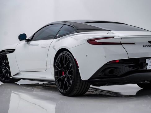 Used 2024 Aston Martin DB12 Coupe RWD image 9
