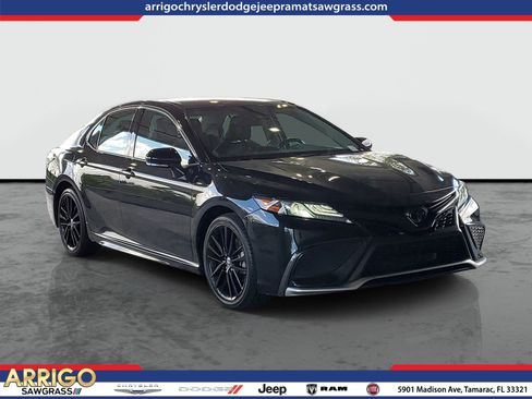 Used 2023 Toyota Camry XSE FWD image 1