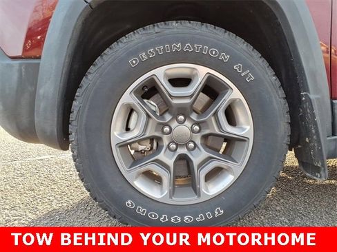 Used 2019 Jeep Cherokee Trailhawk w/ Cold Weather Group image 9