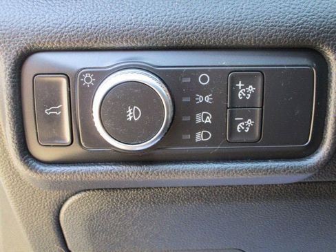 Used 2020 Ford Explorer XLT w/ Equipment Group 202A image 14