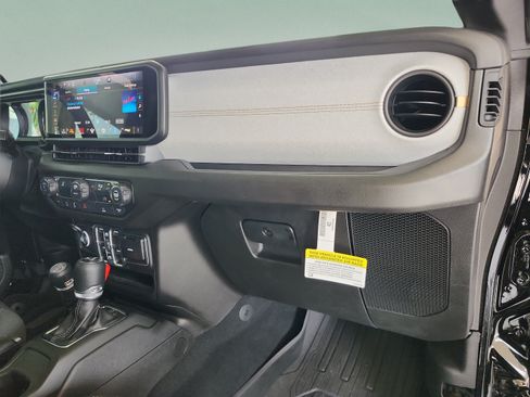 Used 2026 Jeep Wrangler Unlimited Sport AWD/4WD image 21